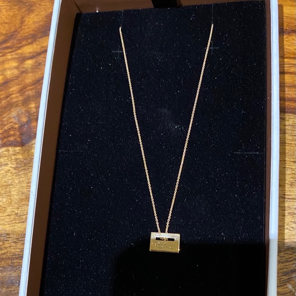 Ginette NY Love plate necklace in 18K rose gold - Picture 2 of 4